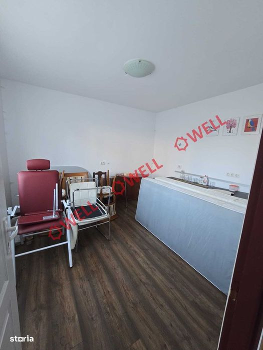 Casă din lemn de vânzare pe teren de 896 m²!