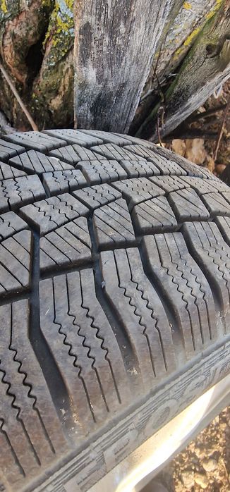 Vând cauciucuri cu tot cu jante