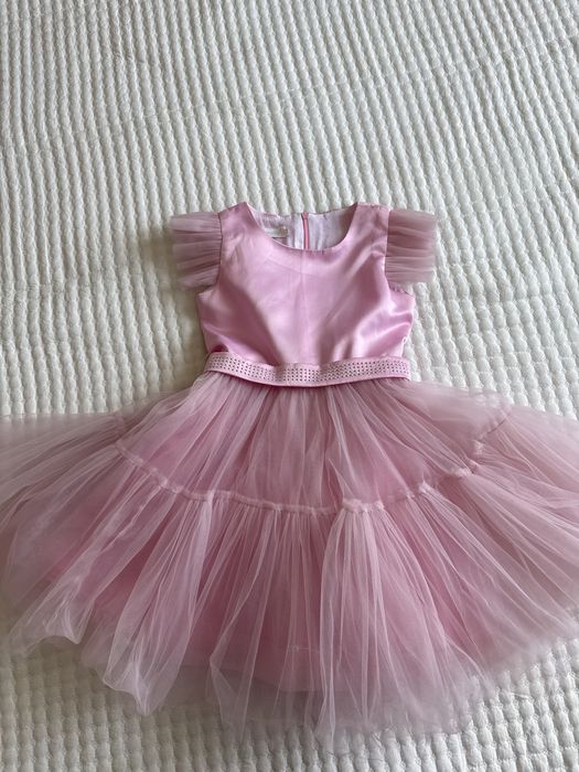 Платье нарядное на 6-8 лет