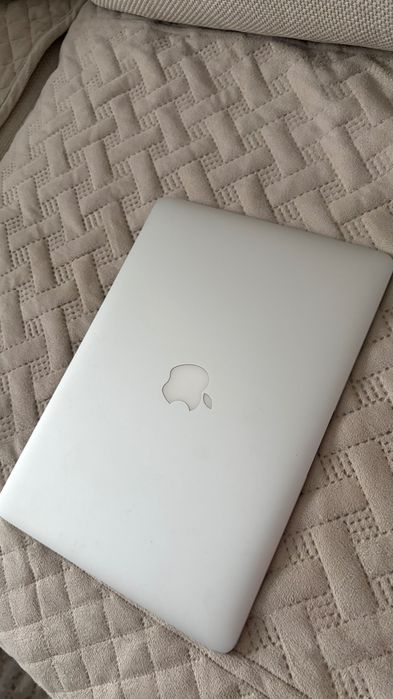 Продам макбук Air