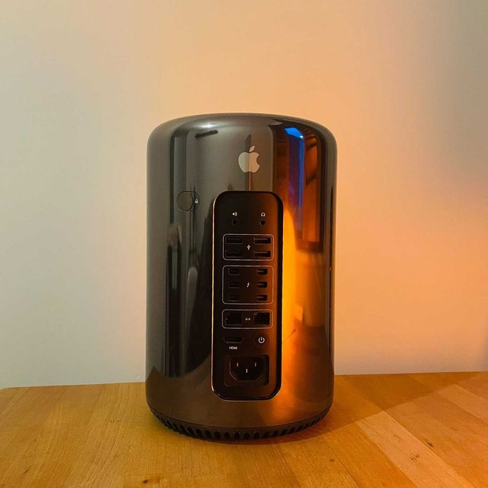 Mac Pro Xeon 3.7 Ghz | 64GB RAM | SSD