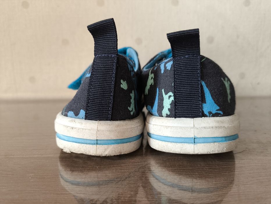 Продам детскую обувь 26 размер