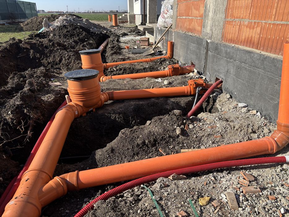 Branșament racord canalizare canal•Reparați și inlocuire coducte canalizare•Extindere retea canalizare•Desfundat canalizare•Drenaj apa pluviala