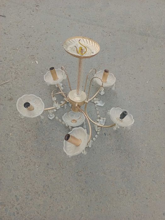 Продам люстры состояние хорошее