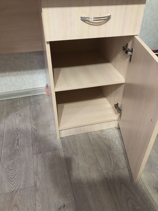 Продам парту  торг