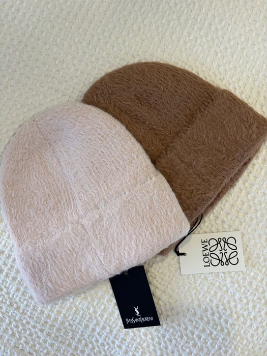 Caciula roz sau bej Ysl sau Loewe