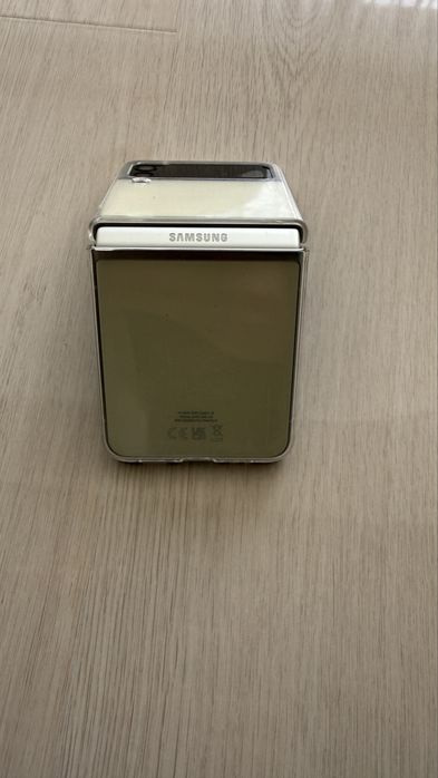 Samsung Z flip 3, 5G display defect