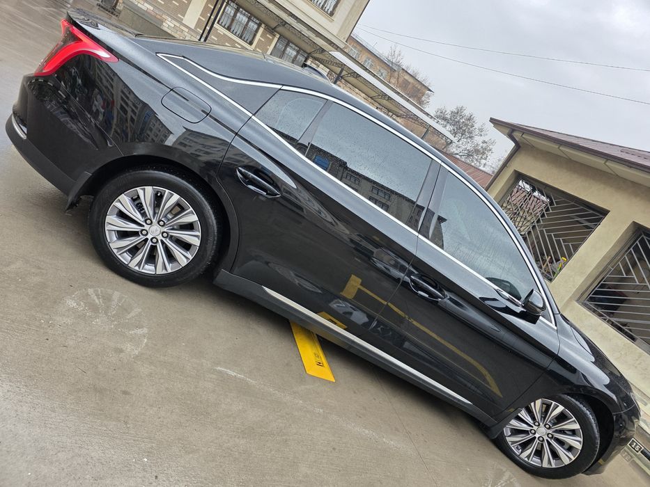 Hongqi E-QM5 500км. СРОЧНО сотилади.