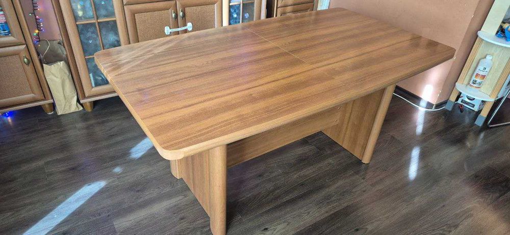 Разтегателна трапезна маса