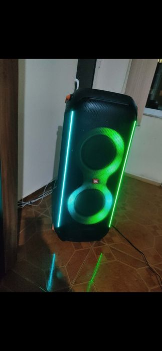 JBL колона модел JBL710 
Колоната е на няколко