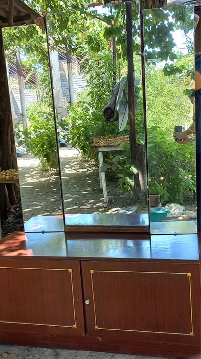 Трюмо сотилади (б.у)