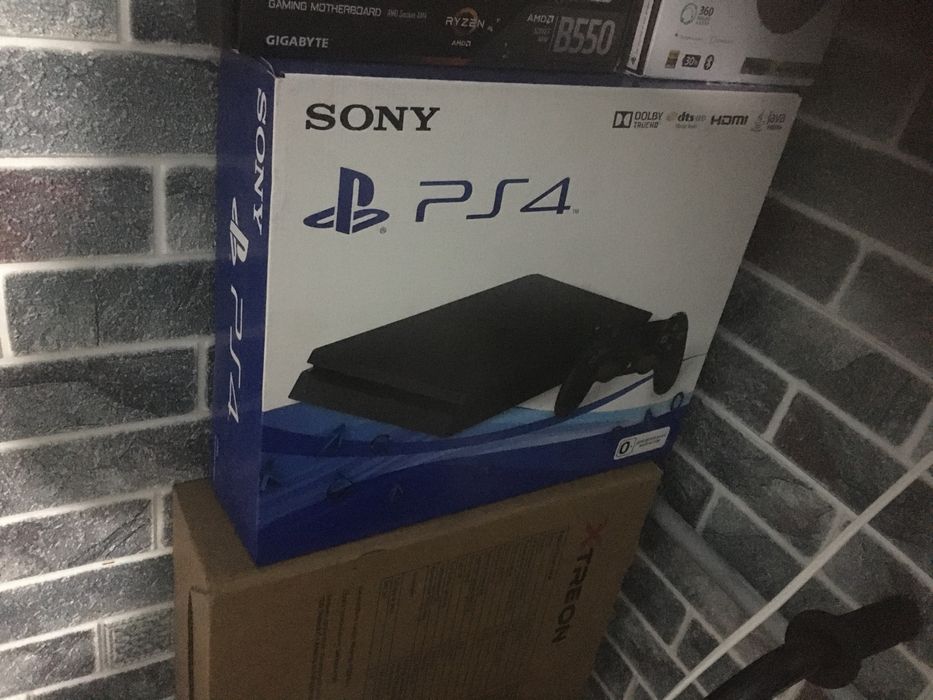 Ps 4 + коробка и джостики
