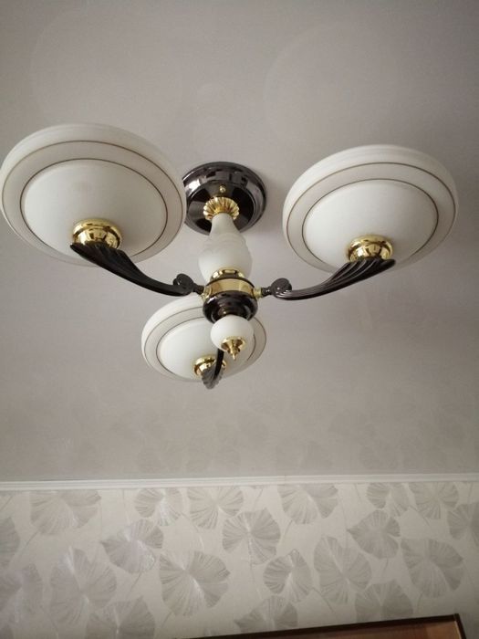 Продается люстра