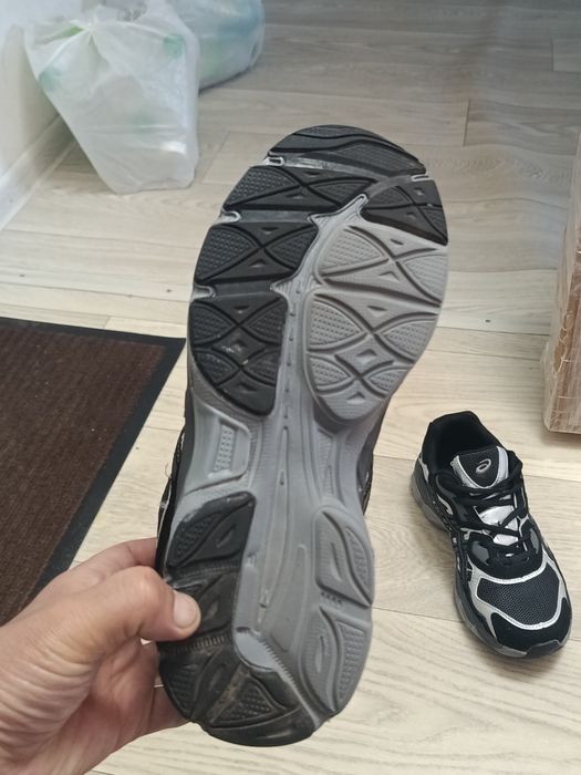 Продаю крассовки ASICS