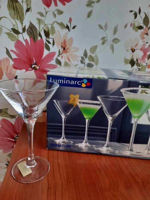 Продам бокалы под мартини.