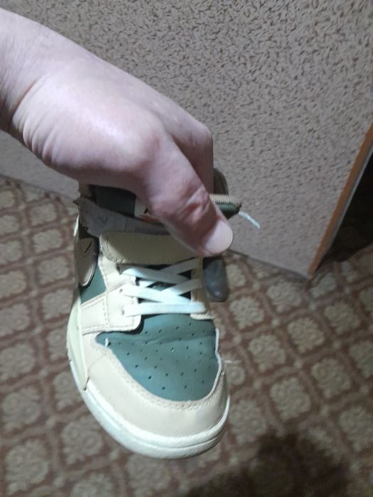 Продаю кроссовки.