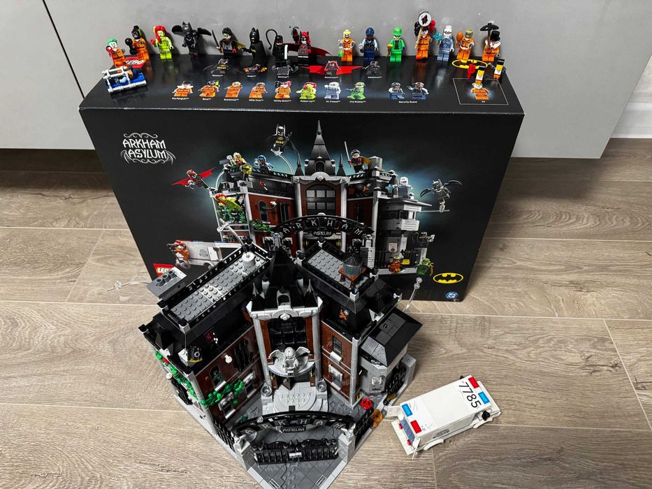 Original LEGO DC Super Heroes 76300 - Arkham Asylum