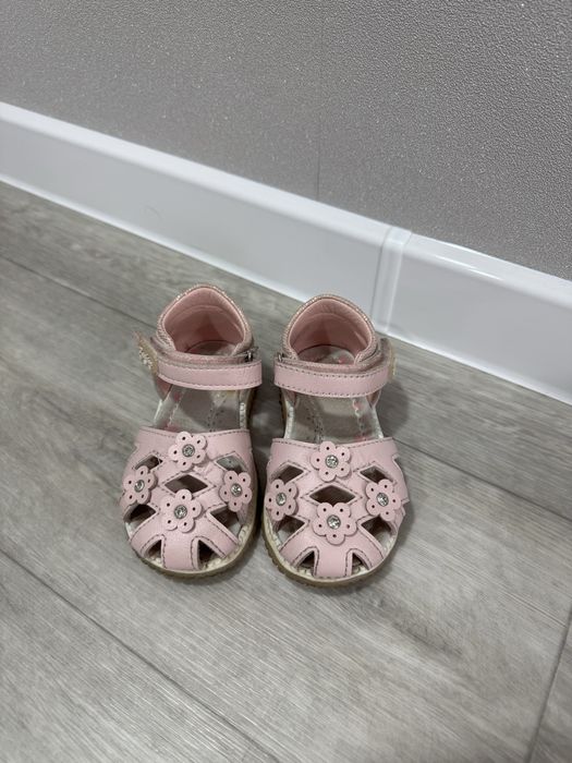 Сандали на девочку