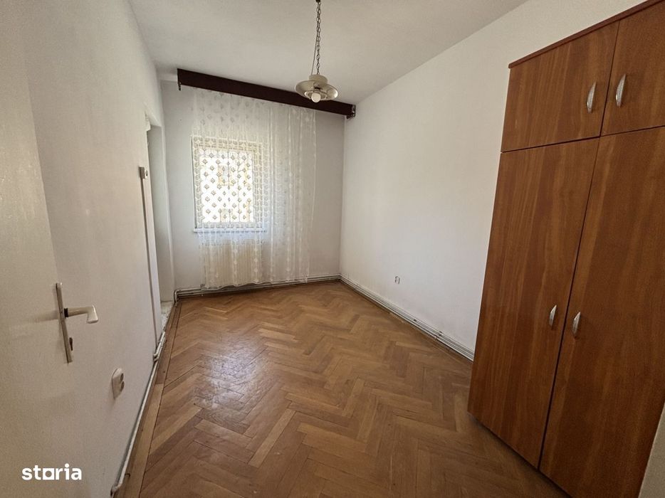 Apartament 3 camere zona Livada Postei
