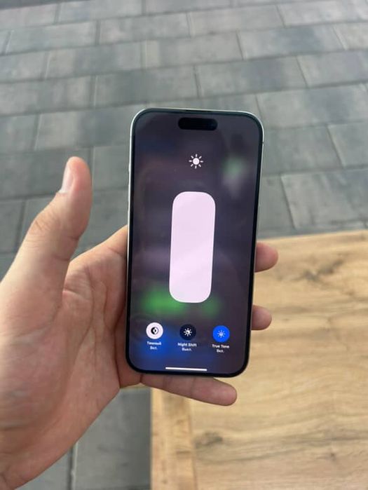 Iphone 15 pro natural