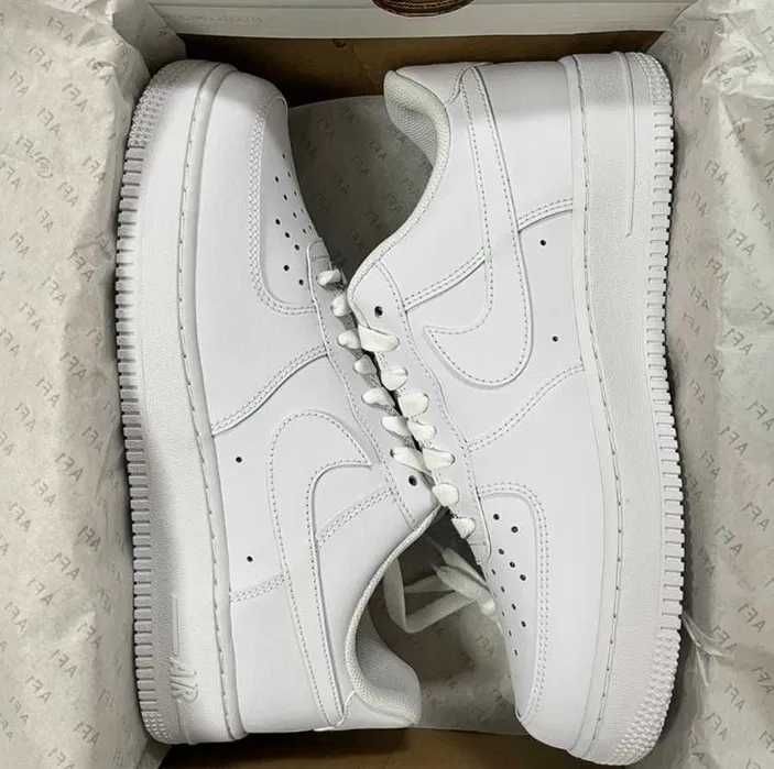 Nike Air Force 1 White and Black Оригинални