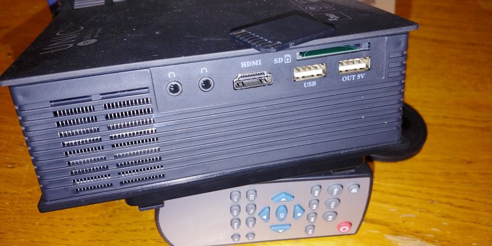 videoproiector UNIC lampa LED