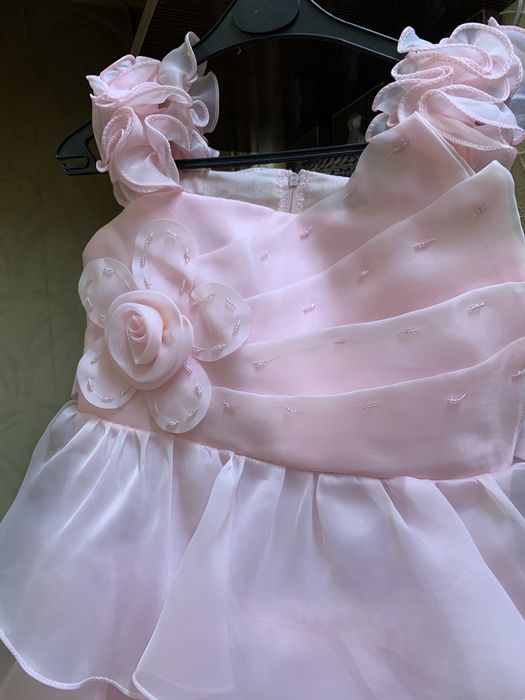 Платье розовое праздничное