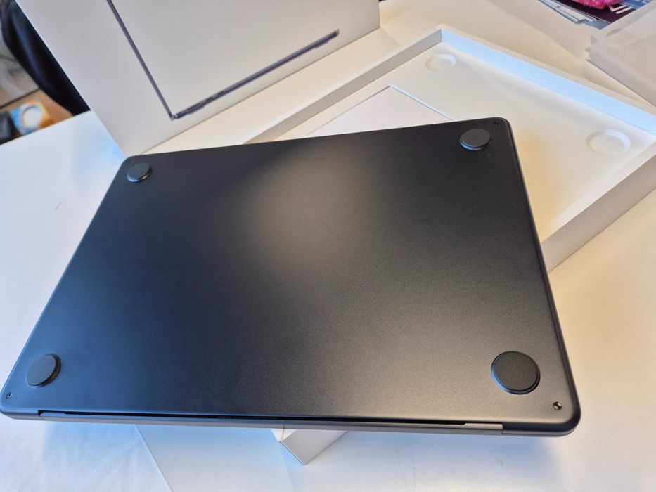 Apple MacBook Air 13" M5 – 16 GB RAM – 512 GB SSD  Vând Apple MacBook Air 13" cu cip M5, configurație 16 GB RAM și 512 GB SSD.   Stare impecabilă