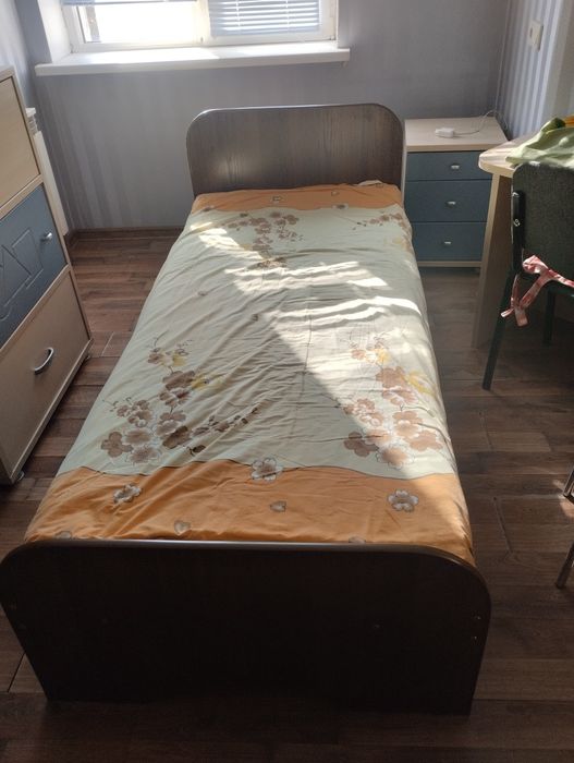 Кровать  с матрасом