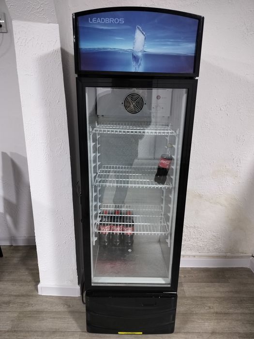 Продам витриный холодильник