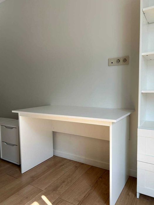 Продается стеллаж и стол