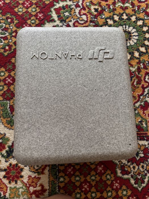 Дрон DJI Phantom 4