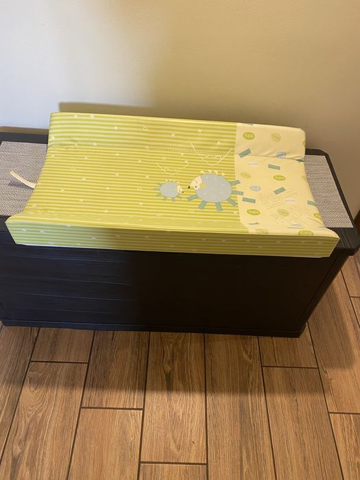 Masa de infasat pentru bebelus