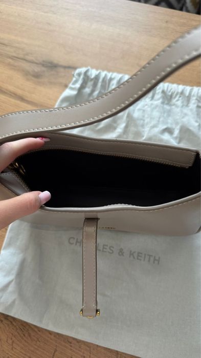 Сумочка Charles & Keith оригинал