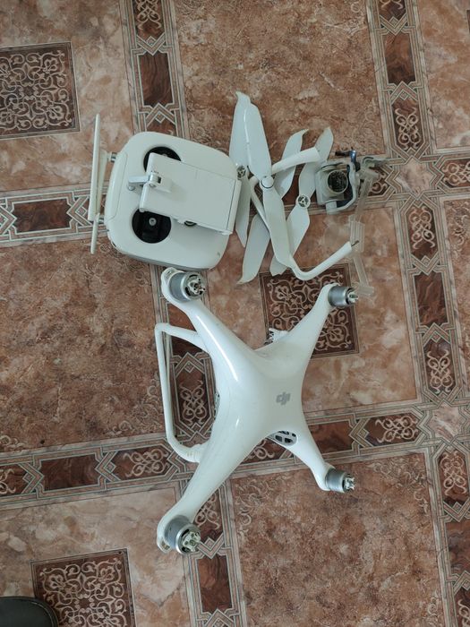 Продам комплект аксессуаров и корпус DJI Phantom 4 / 4 Pro