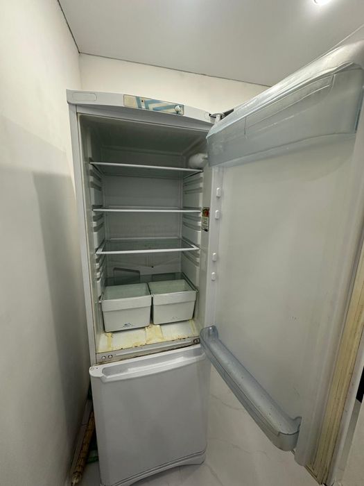 Холодильник Indesit