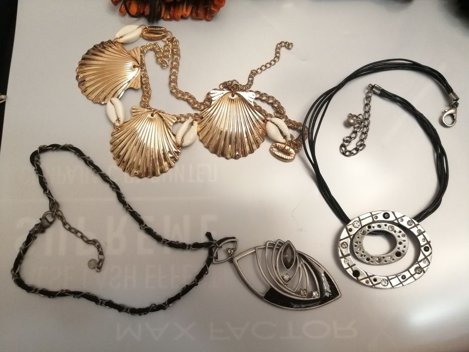 Дамски гривни по 5 лв за 1 брой, колиета по 7 лв за 1 брой