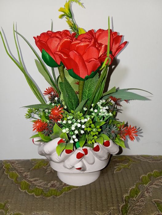 Продаю цветы сделано из атласных лент