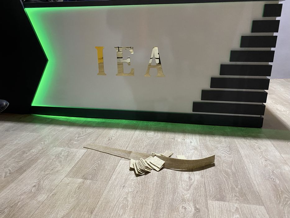 Reception stoli oʻquv markaz uchun