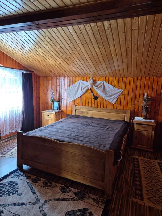 Vand casa intr-o zona linistita