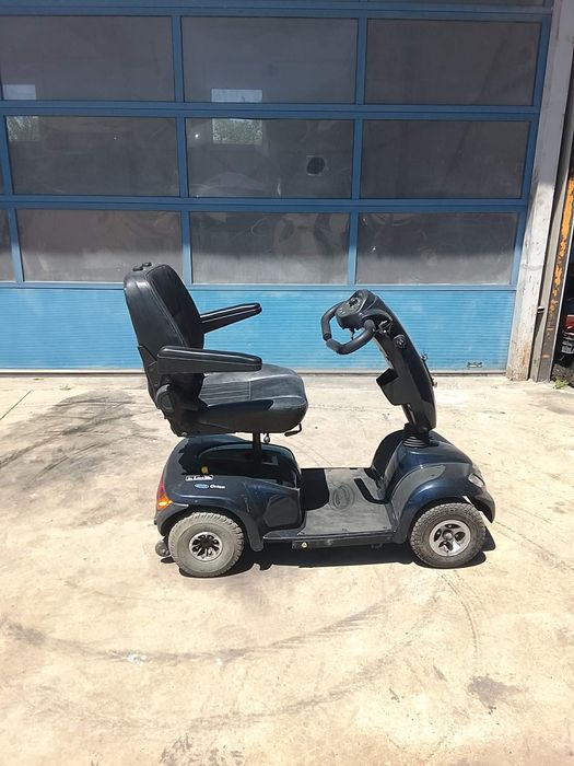 Cărucior scuter electric pentru persoane cu dizabilități sau bătrâni