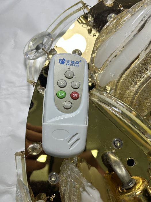 Люстра хорошая с пультом