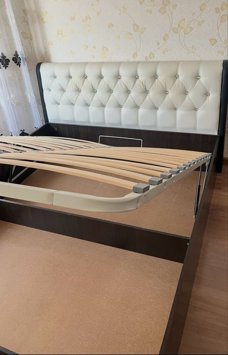 Продам двухспальную кровать 160×200
