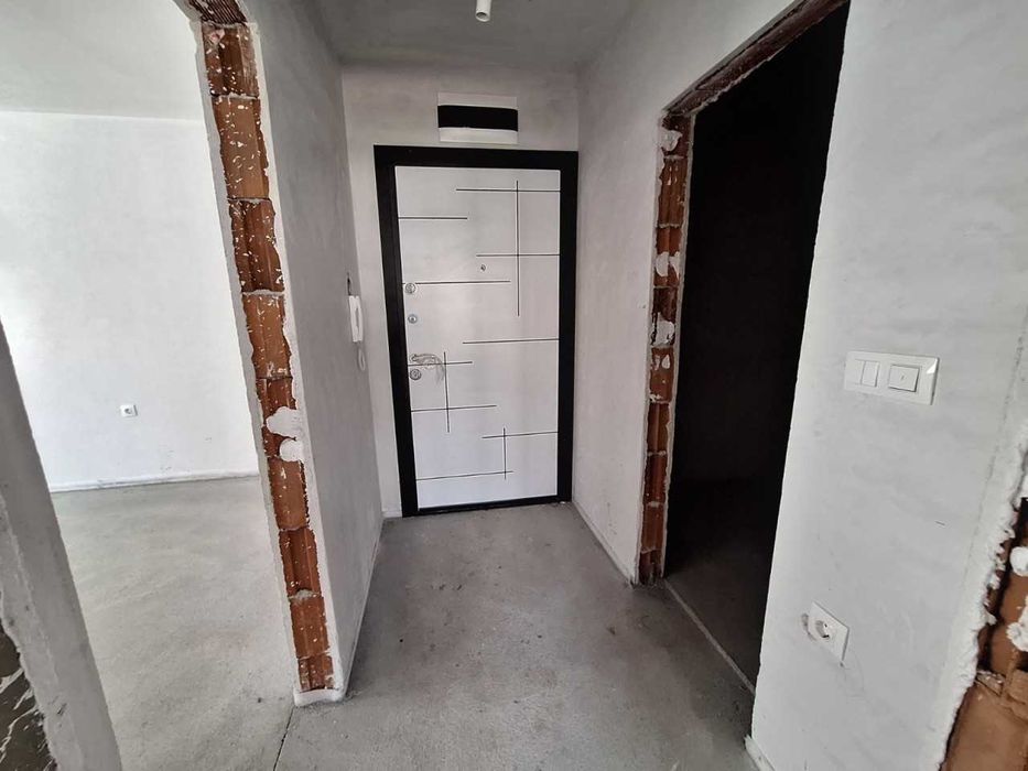 Тристаен Апартамент