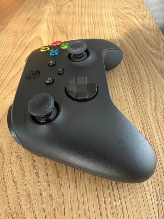 Оригинални джойстици за Xbox + безжично зарядно