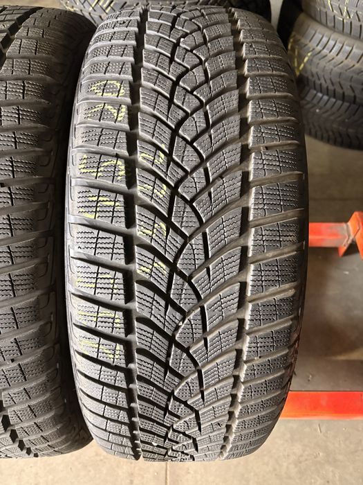 Anvelope iarna 235/45/20 GoodYear UltraGrip Performance 235 45 20 R 20