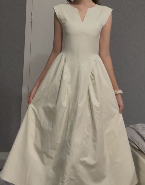 платье цвета айвори