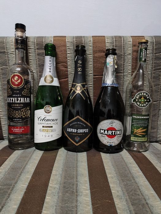 Бутылки стеклянные