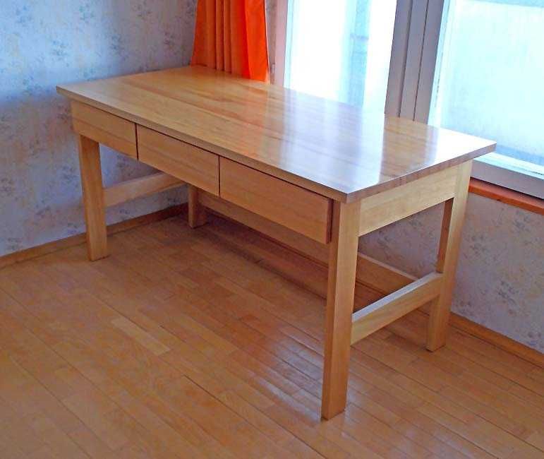 Маса писалищна 150 х 70 см, с чекмеджета. Масивен бук. Нова. Перфектна