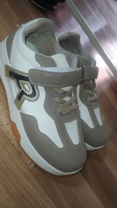 Кроссовки детские 35 р